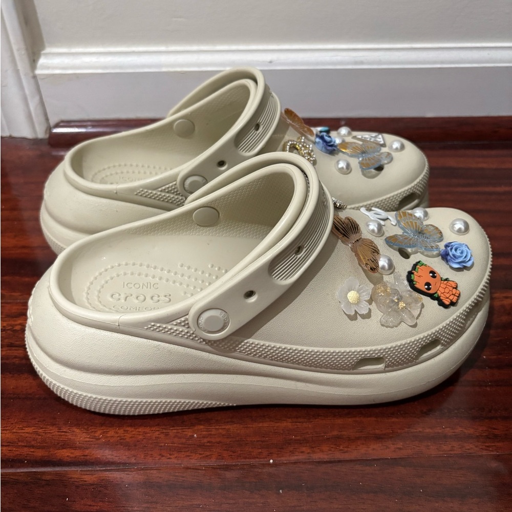 CROCS Women’s Beige with Colorful Charms - Picture 4 of 5